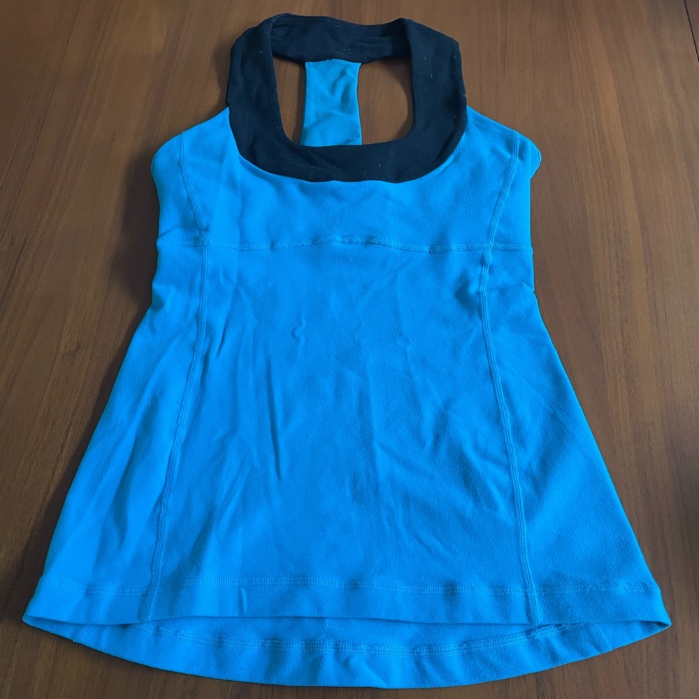 Lululemon scoop neck tank in blue with black trim racer back